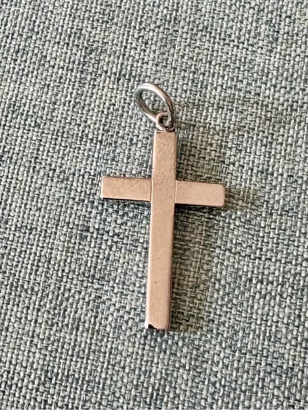 Polished sterling silver (925) cross pendant, minimalist design